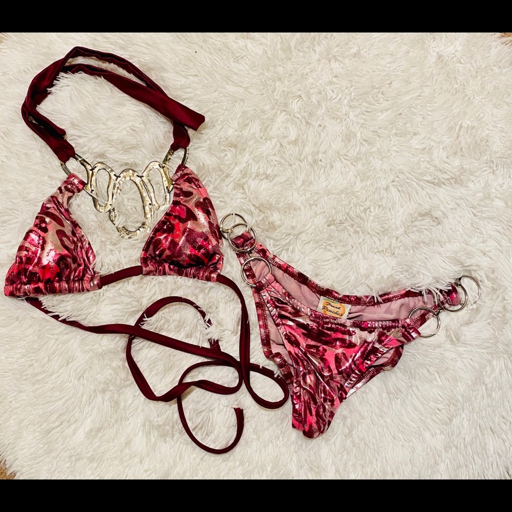Fresh peaches bikini